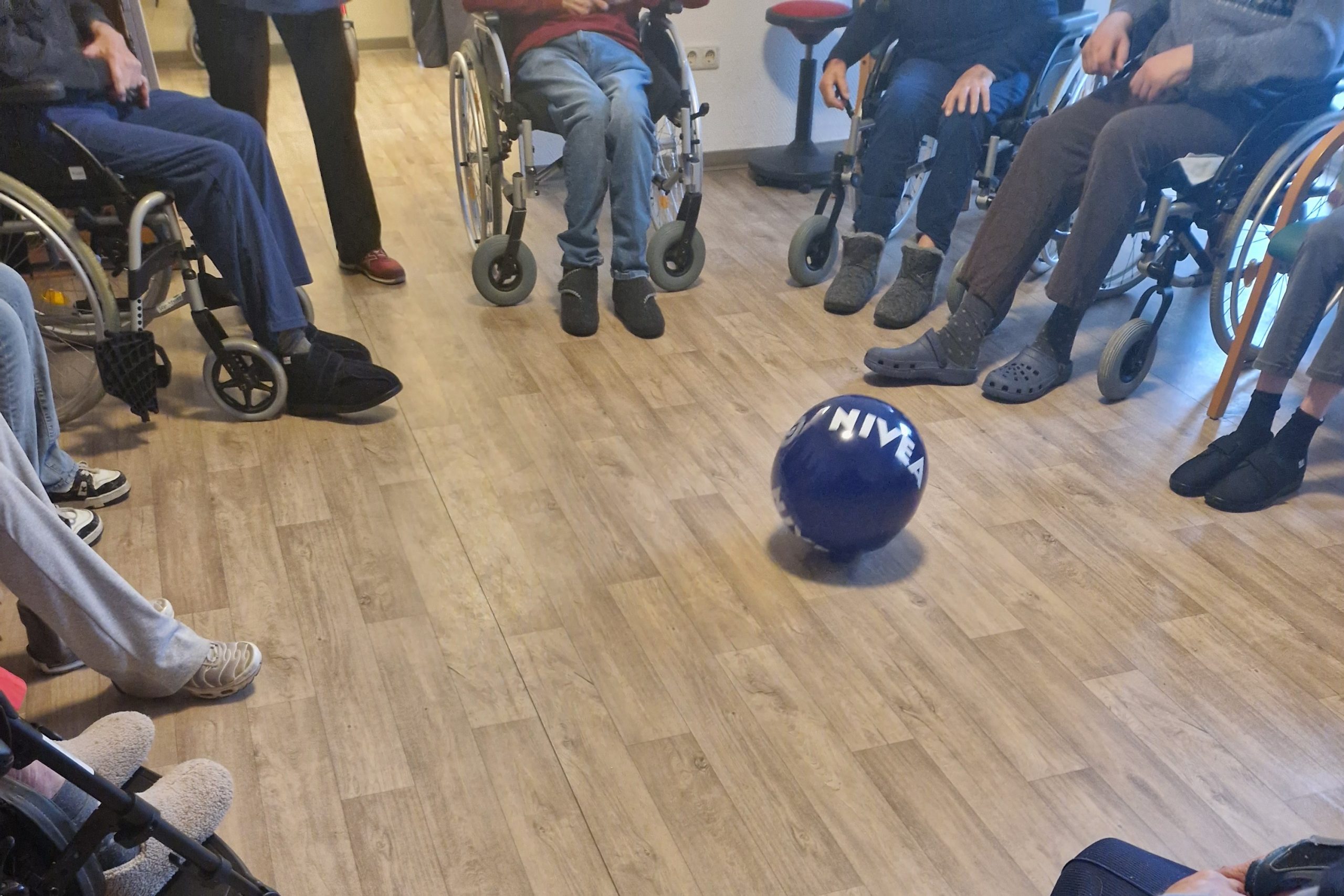 Schüler der Cesar-Klein-Schule besuchen Seniorenresidenz am See