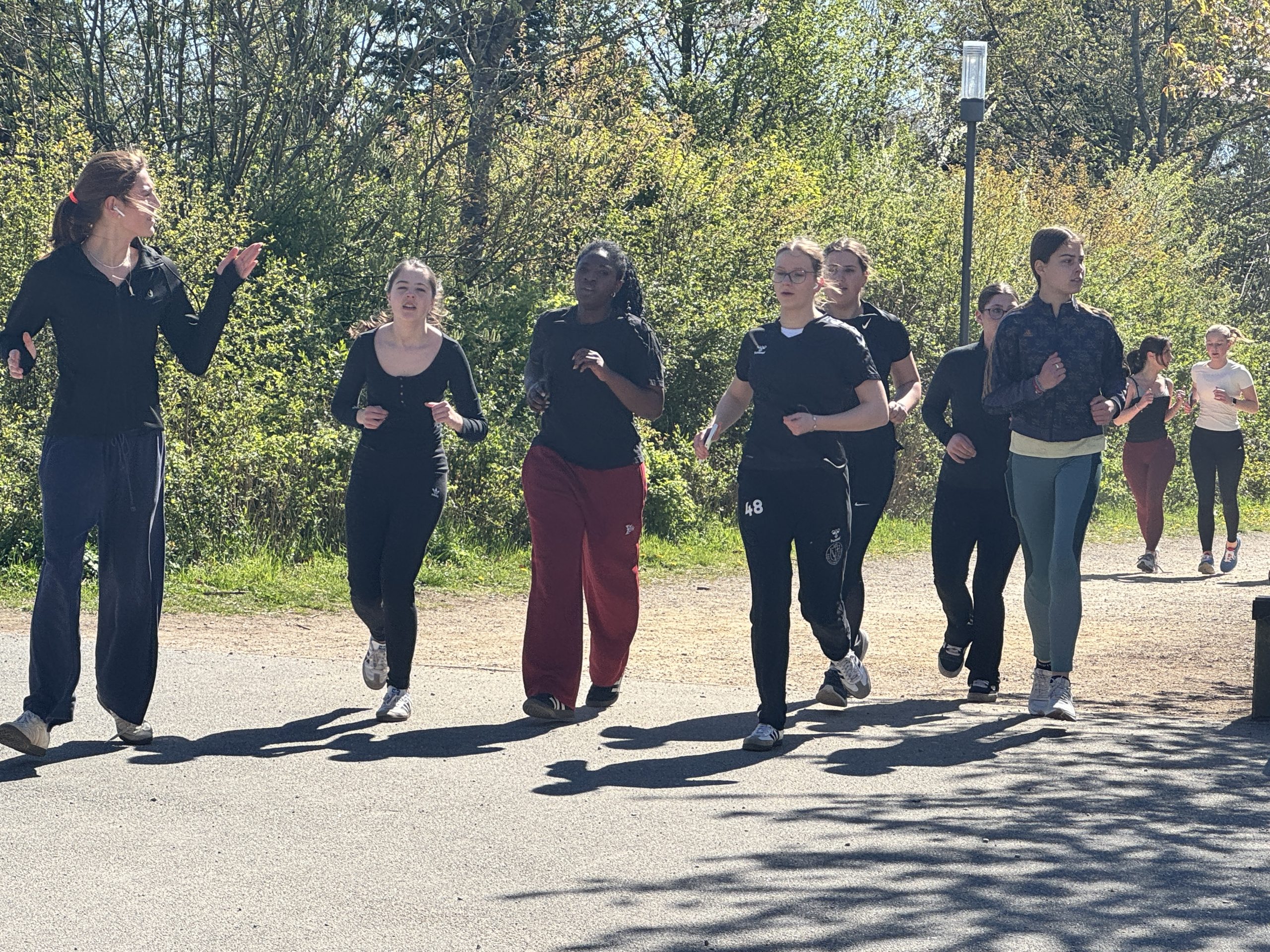 Sponsorenlauf bei strahlendem Sonnenschein – Bewegung für den guten Zweck!